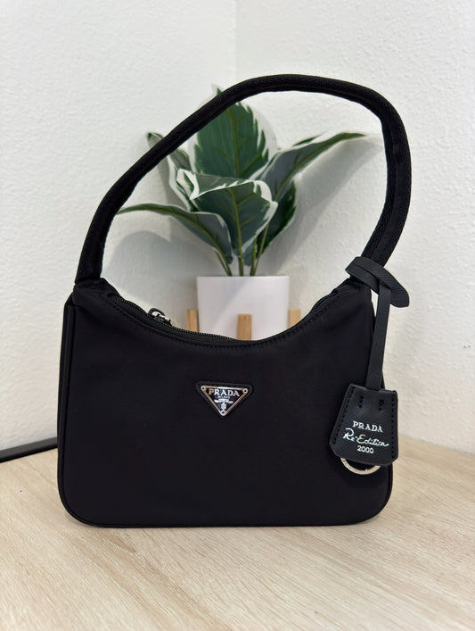 BLACK SHOULDER BAG